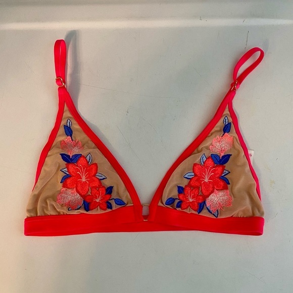 VICTORIA’S SECRETS FLORAL EMBROIDERED PLUNGE TRIANGLE BRALETTE SIZE SMALL - Picture 1 of 5
